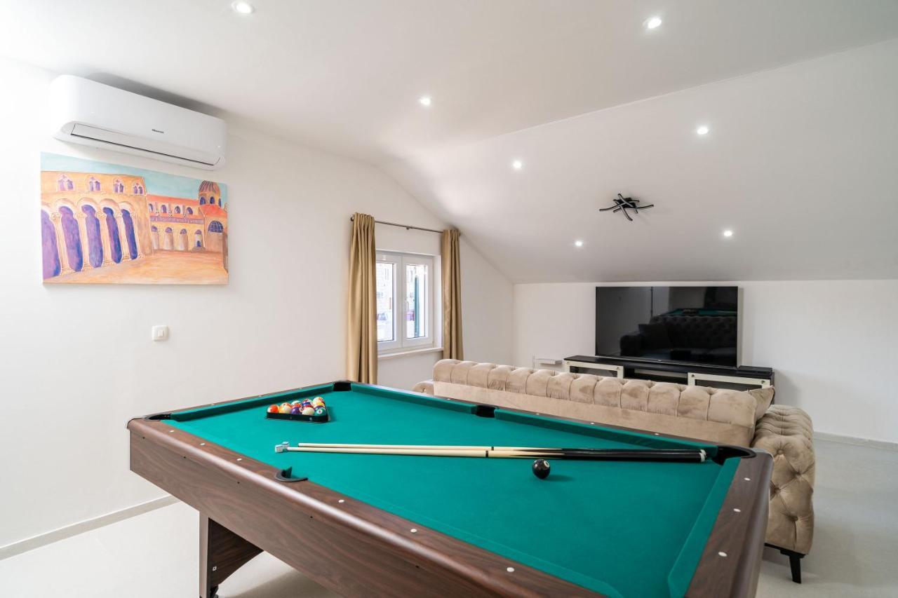 Vila Petmat - With Private Pool And 6 Bedrooms