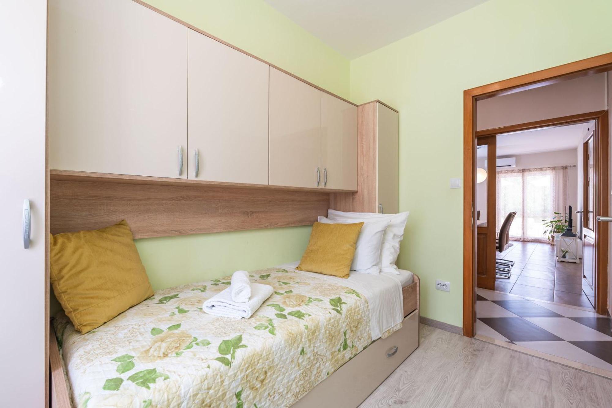 Petmat - With Private Pool And 6 Bedrooms Vila